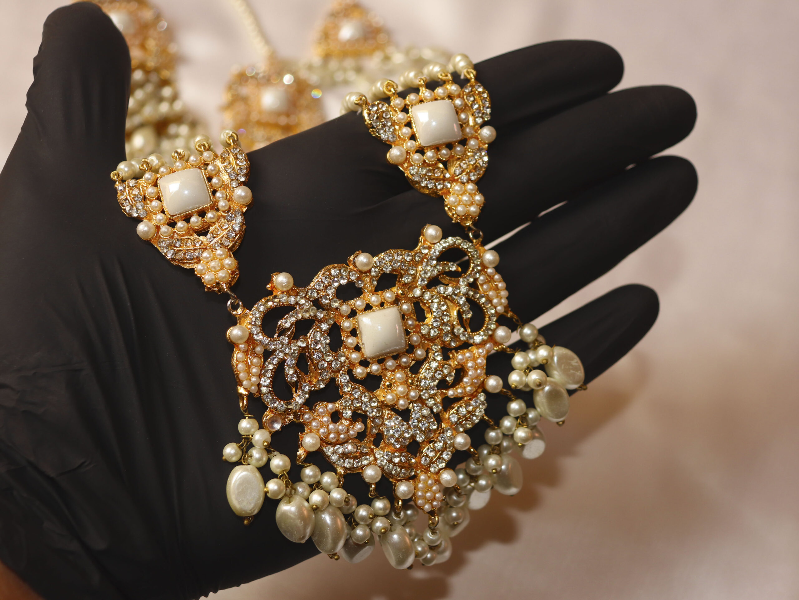 💖 The Rose Gold & Pearl Dream: A Bridal Spectacle